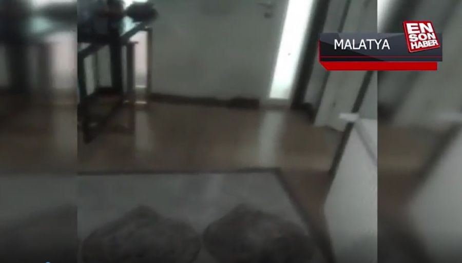 Malatyada vətəndaş evinin başına uçulmasını videoya çəkdi -       ANBAAN GÖRÜNTÜ