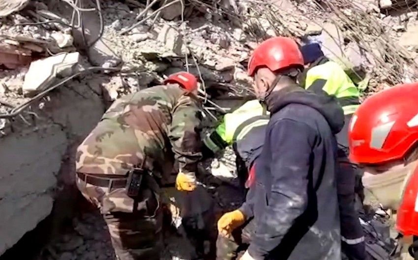 FHN-in xilasediciləri dağıntılar altında 128 saat qalmış 2 bacını xilas ediblər