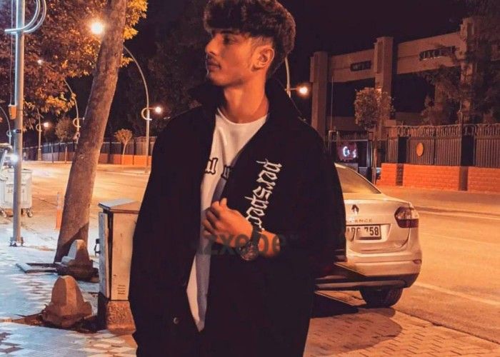 Dağıntı altında qalmış Şahin Vəliyevin anası danışdı: “Oradadır, betonu dağıda bilmirlər”