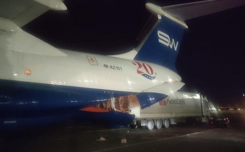 Azərbaycandan  təyyarə ilə yola salınan növbəti humanitar yardım Türkiyəyə çatdı