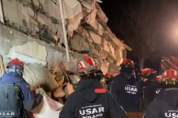 Adıyamanda 115 saat sonra dağıntılar altından gələn möcüzə -     VİDEO