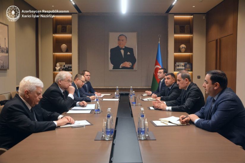 Ceyhun Bayramov İqor Xovayevlə Laçın yolundakı etirazları müzakirə etdi