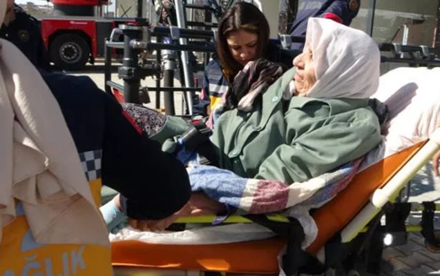 384 saat sonra möcüzə... -     90 yaşlı qadın və oğlu xilas edildi