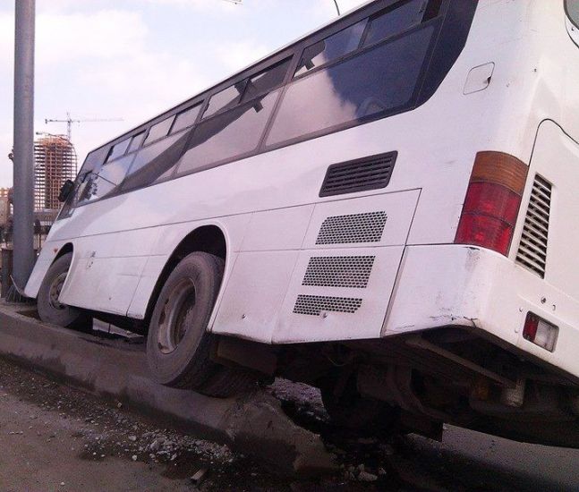 Azərbaycanda sərnişin avtobusu qəza törətdi -     Ölən var