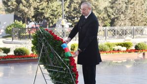 İlham Əliyev Xocalı soyqırımı abidəsini ziyarət etdi -    FOTOLAR — foto 3
