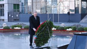 İlham Əliyev Xocalı soyqırımı abidəsini ziyarət etdi -    FOTOLAR — foto 4