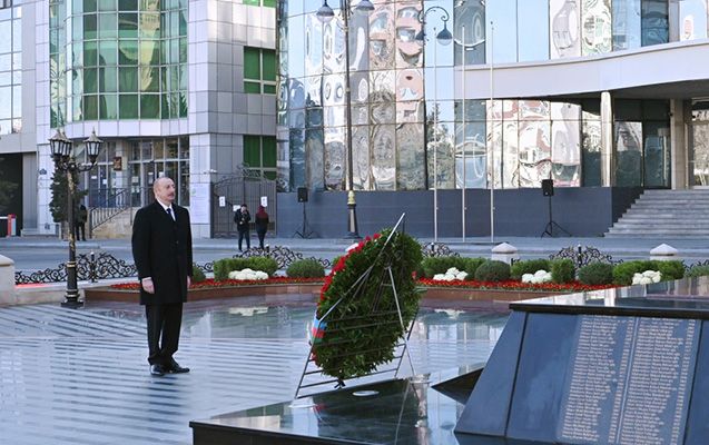 İlham Əliyev Xocalı soyqırımı abidəsini ziyarət etdi -    FOTOLAR