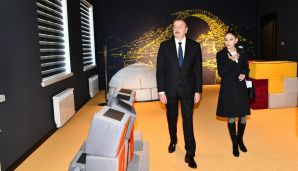 İlham Əliyev və Mehriban Əliyeva Bakıda “STEAM İnnovasiya Mərkəzi”nin açılışında iştirak ediblər -       FOTO — foto 11