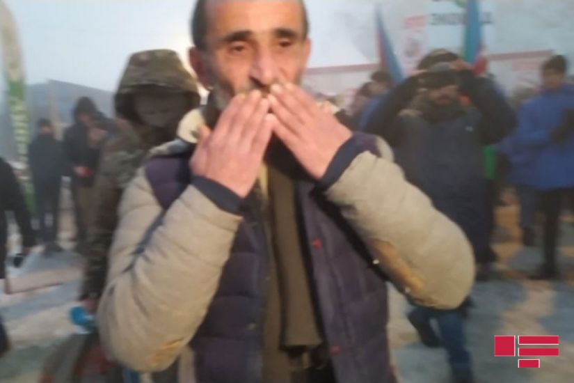 Qarabağın kömək istəyən erməni sakininə yemək, siqaret verilib, Şuşadan Xankəndiyə yola salınıb