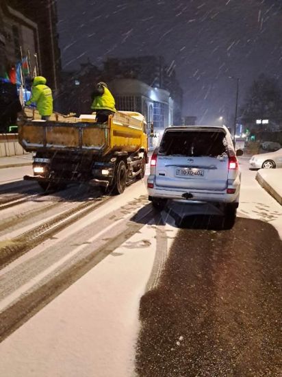 Bakının küçə və prospektləri gecə qardan təmizləndi -       FOTO