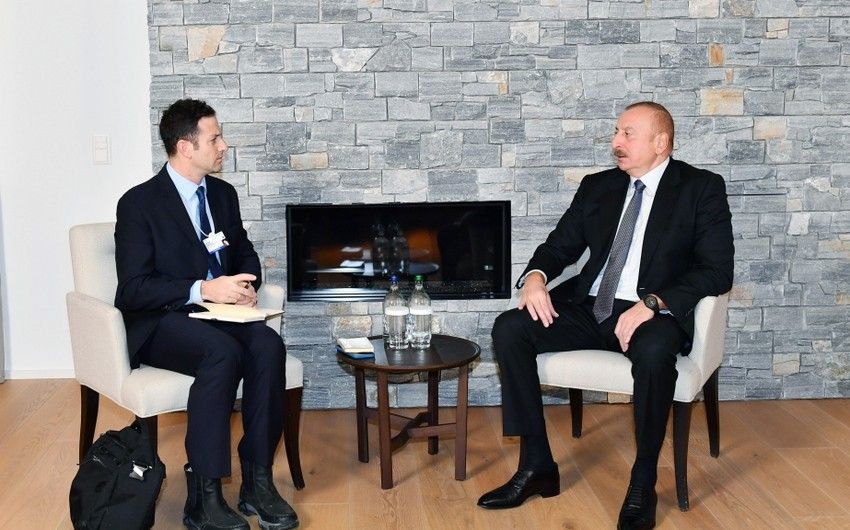 İlham Əliyev Davosda “The Goldman Sachs Group Inc.” şirkətinin qlobal məsələlər üzrə prezidenti ilə görüşdü -   YENİLƏNDİ
