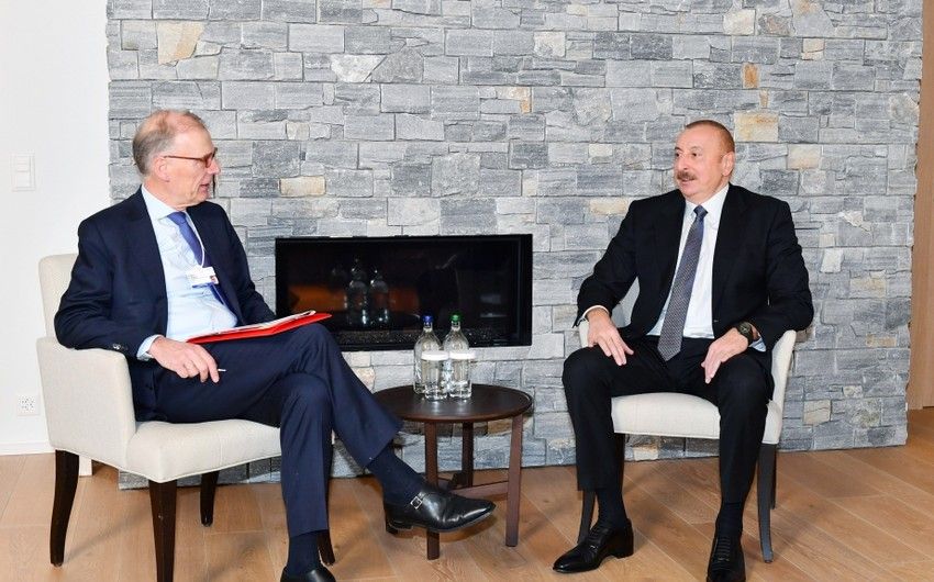 İlham Əliyev Davosda “Carlsberg Group” şirkətinin prezidenti və baş icraçı direktoru ilə görüşdü -   YENİLƏNDİ