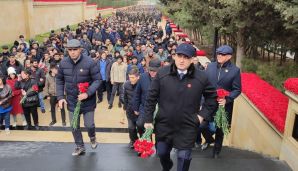 Adil Əliyev Şəhidlər xiyabanını ziyarət etdi -       FOTOLAR — foto 1