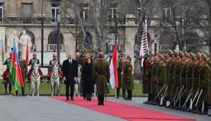 Budapeştdə Azərbaycan Prezidenti İlham Əliyevin rəsmi qarşılanma mərasimi oldu -   FOTOLAR — foto 1