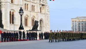 Budapeştdə Azərbaycan Prezidenti İlham Əliyevin rəsmi qarşılanma mərasimi oldu -   FOTOLAR — foto 6