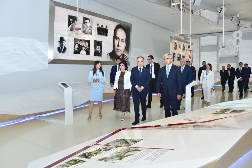 Albaniya Prezidenti və xanımı Heydər Əliyev Mərkəzi ilə tanış olublar