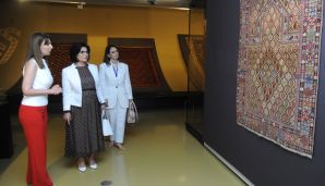 Albaniyanın birinci xanımı Xalça Muzeyi ilə tanış olub — foto 3