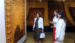 Albaniyanın birinci xanımı Xalça Muzeyi ilə tanış olub — foto 4
