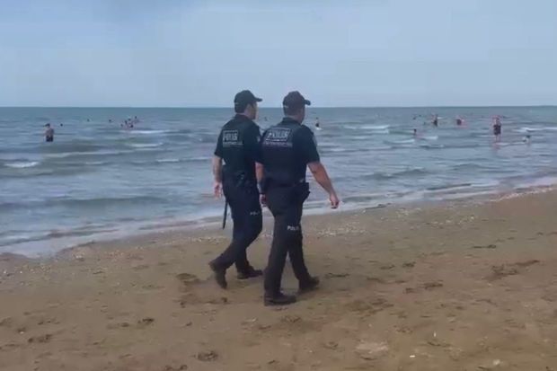Polis çimərliklərə nəzarət edir