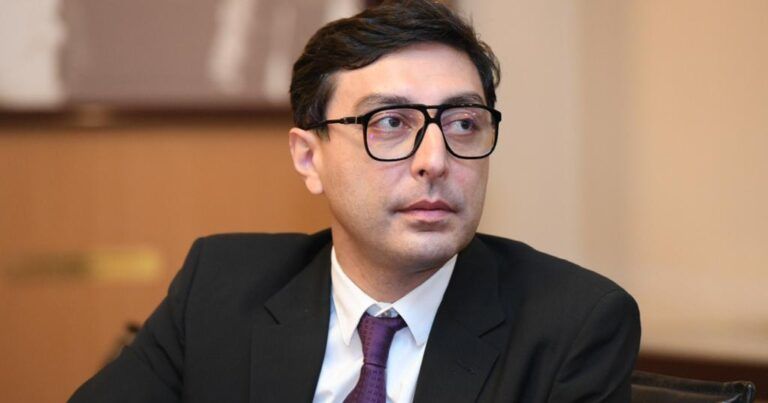Nazirdən Nəzrinlə Mərdana hədiyyə