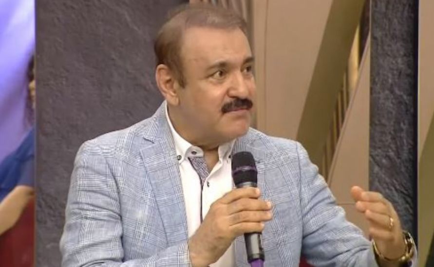 "Üstümə silah çəkib, pul istədi"