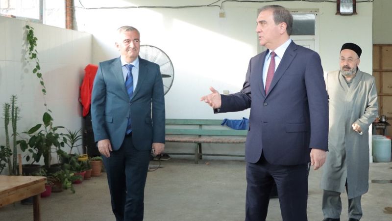 İcra başçısının avtomobilinin qarşısını kəsmək istəyən vəzifəli şəxs həbs edildi