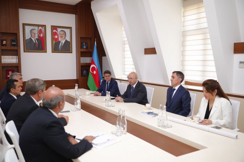Şəmkir və Gədəbəy şəhərlərinin Baş planlarının icra vəziyyəti müzakirə olundu, hər iki şəhər sakinləri Dövlət Komitəsinin sədri tərəfindən qəbul edildi
