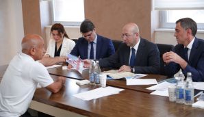 Şəmkir və Gədəbəy şəhərlərinin Baş planlarının icra vəziyyəti müzakirə olundu, hər iki şəhər sakinləri Dövlət Komitəsinin sədri tərəfindən qəbul edildi — foto 3