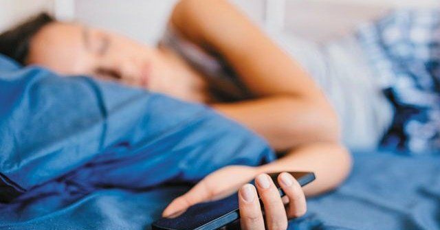 Azərbaycanda arvadından şübhələnən kişi çarpayının altına diktafon qoydu və ... -     TƏFƏRRÜAT