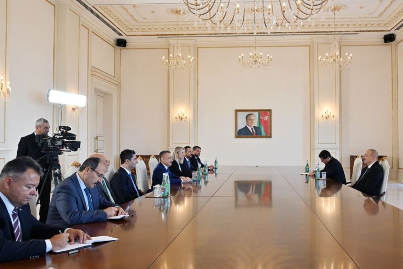 Prezident İlham Əliyev TBMM-in Xarici əlaqələr komitəsinin nümayəndə heyətini qəbul etdi