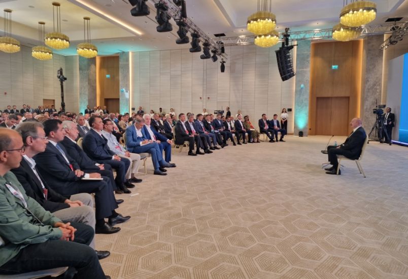 Prezident: Sosial media və ənənəvi KİV-lər məsələlərdən xəbərdar olmaqda mənə kömək edir
