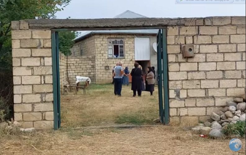 Ərindən boşanmaq istəyən 24 yaşlı qadın gecə yatarkən öldürülüb -     VİDEO