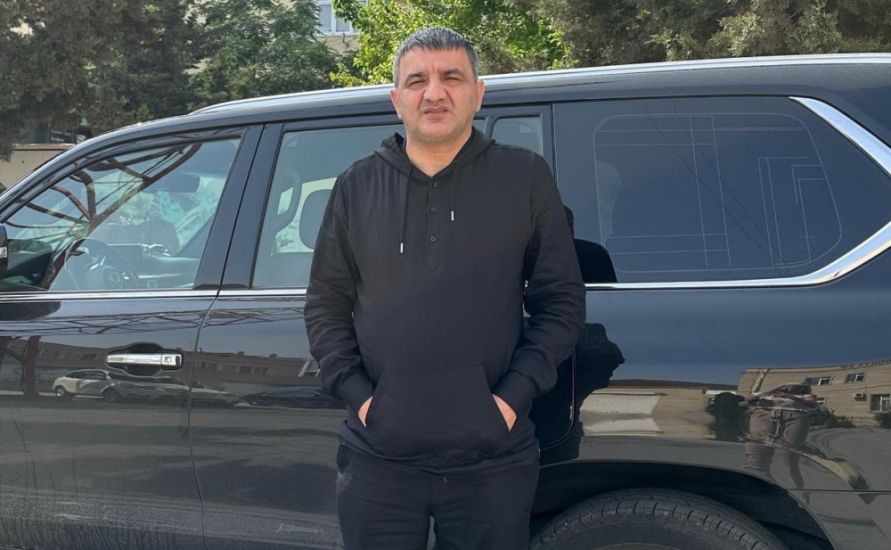 Qadın sürücü meyxanaçının maşınına ziyan vurub -       VİDEO