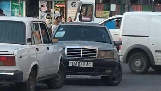 Nömrə yerinə “Qarabağ” yazılmış avtomobillə araşdırma aparılacaq