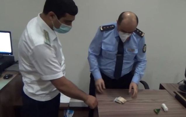 Rüşvət alarkən tutulan gömrük polkovniki azadlığa buraxıldı -     VİDEO