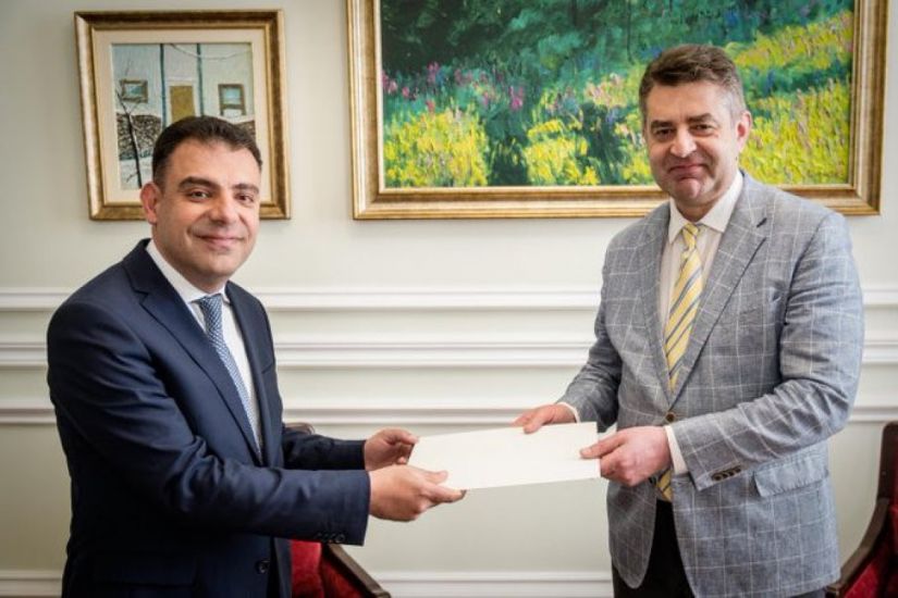 Azərbaycan səfiri etimadnaməsinin surətini Ukraynanın xarici işlər nazirinin müavininə təqdim etdi