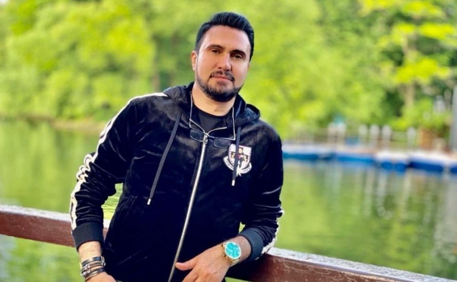"Pozğunluq etmək olar, amma dörd divar arasında..." -     Nadir