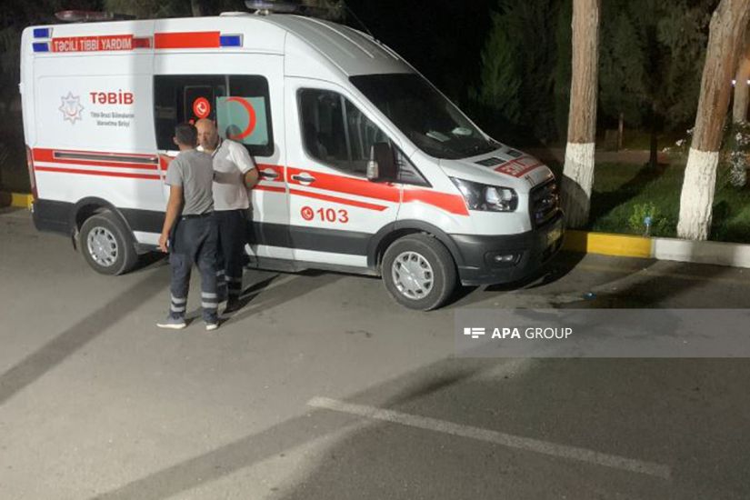 Bakıda avtomobillə vurulan piyada təcili yardım xərəyindən düşərək öldü