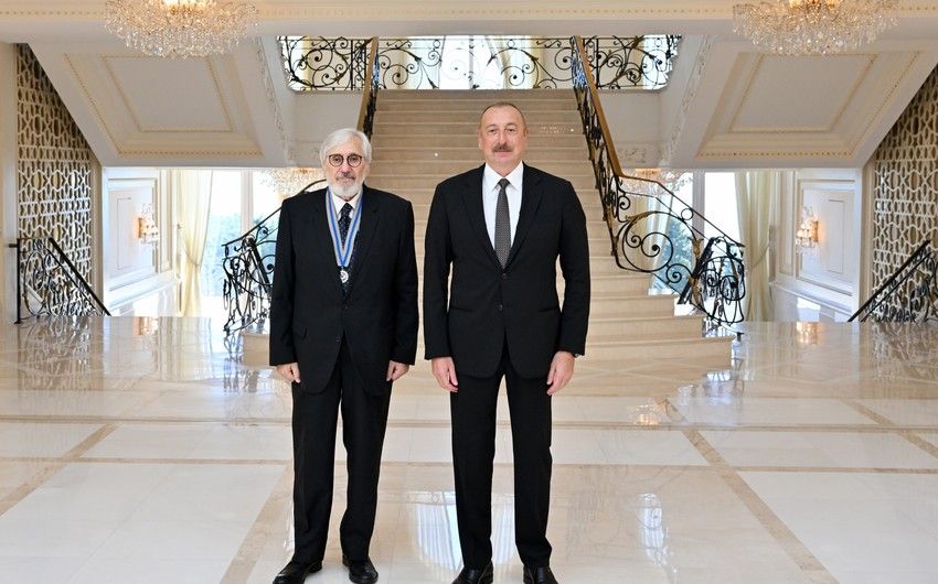 Prezident İlham Əliyev Xalq artisti Oqtay Mirqasımova “İstiqlal” ordenini təqdim etdi