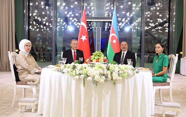 Bakıda Türkiyə Prezidenti Rəcəb Tayyib Ərdoğanın və birinci xanım Əminə Ərdoğanın şərəfinə dövlət ziyafəti verilib -   VİDEO - YENİLƏNDİ