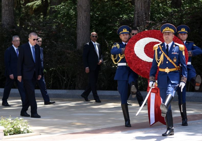 Ərdoğan Heydər Əliyevin məzarını ziyarət etdi  -     FOTO