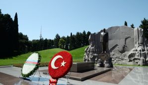 Ərdoğan Heydər Əliyevin məzarını ziyarət etdi  -     FOTO — foto 2