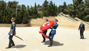 Türkiyə Prezidenti şəhidlərin xatirəsini ehtiramla yad etdi -     FOTO — foto 2