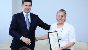 İcra başçısı və millət vəkili tibb işçilərini təbrik etdi -   FOTOLAR — foto 6