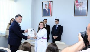 İcra başçısı və millət vəkili tibb işçilərini təbrik etdi -   FOTOLAR — foto 8
