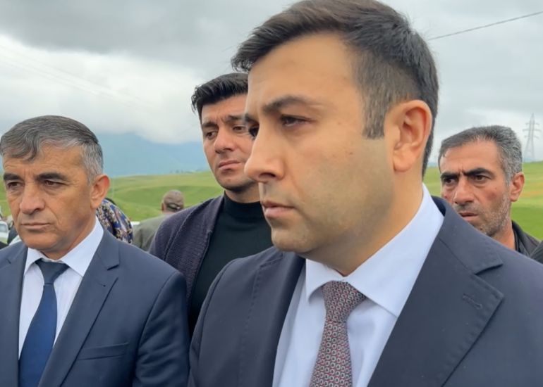 "Göl zəhərli olsaydı 78 yaşlı nənənin səsi məndən yüksək çıxmazdı"