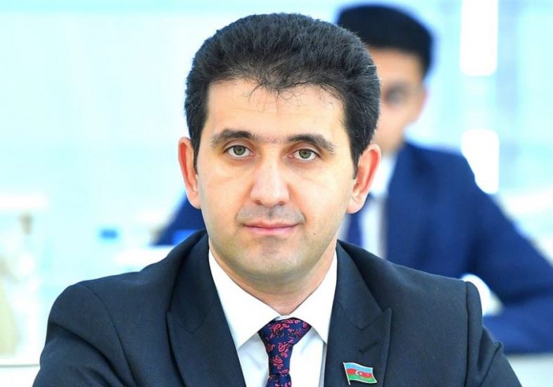Deputat: Kofeşoplarda 14-15 yaşlı uşaqlar işləyir