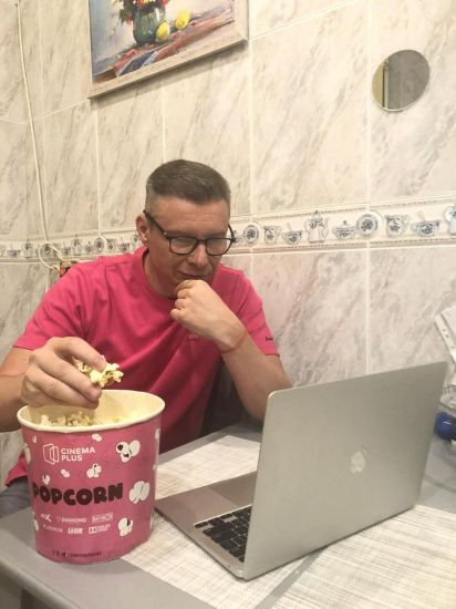 Ukrayna səfirindən Rusiyaya “popkorn” mesajı
