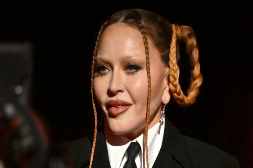 Madonna xəstəxanaya yerləşdirldi