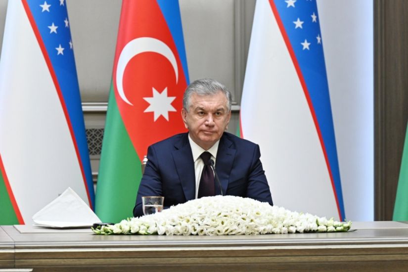 Şavkat Mirziyoyev Fəxri xiyabanı və Şəhidlər xiyabanını ziyarət etdi
